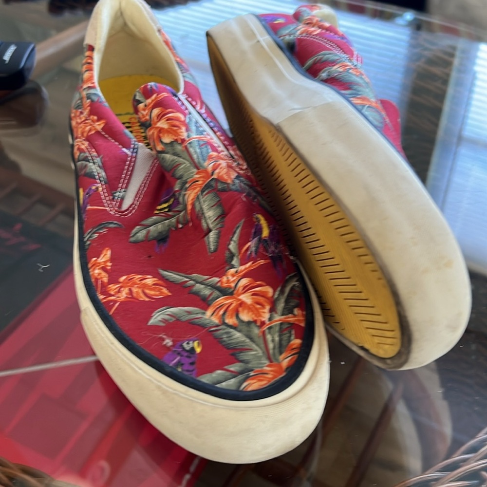 Hawthorne Seavees Slip On Magnum shoe. EUC size 10 men’s.
